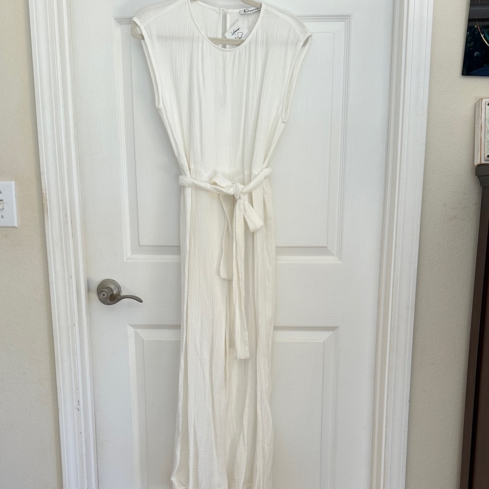 Elegant Cream Sleeveless Jumpsuit
